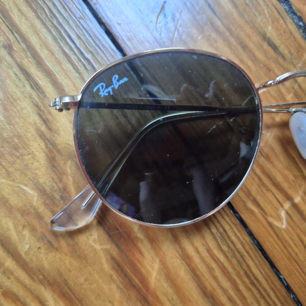 Ray-Ban Round Metal Sunglasses in Gold with Dark Lenses - Picture 2 of 4